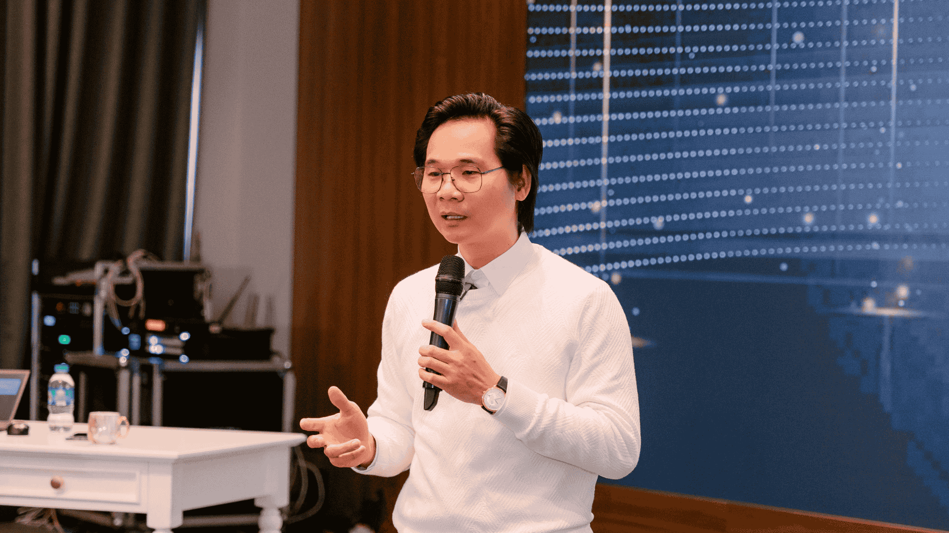 Thầy CTO Tuân Nguyễn đứng lớp